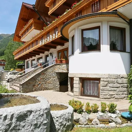 Pension Alpenhof B&B-3