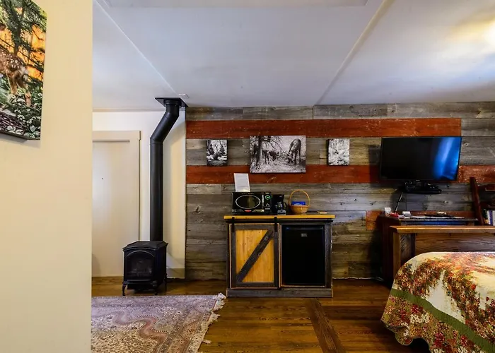 Alpen Way Chalet Mountain Lodge Evergreen