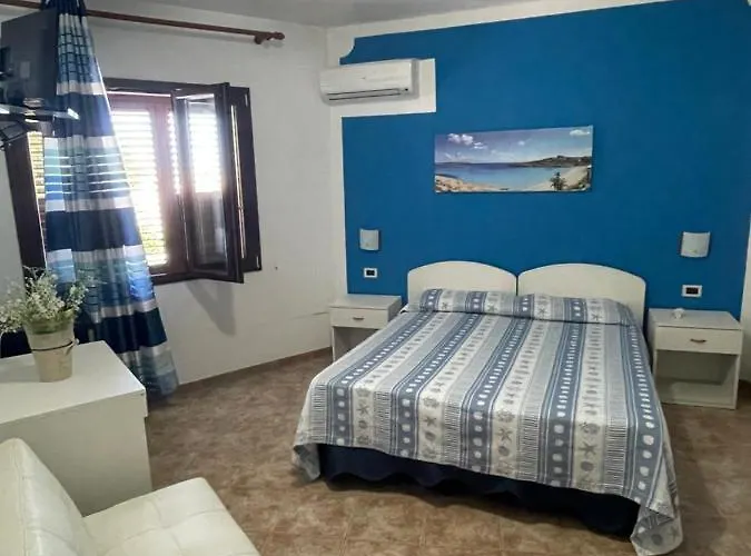 Il veliero blu camere sul porto Lampedusa