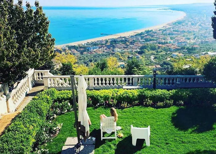 Secret Garden - Suites & Apartments
