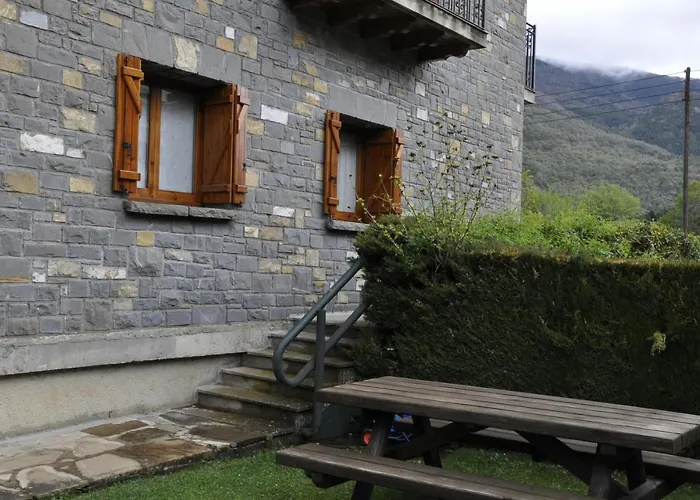 Apartamentos Los Pirineos - Atencion personal Biescas 