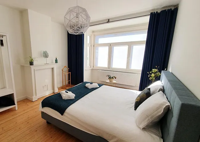 Huisdiervriedelijke Trendy, authentieke woning met groot terras en tuin Villa Brugge