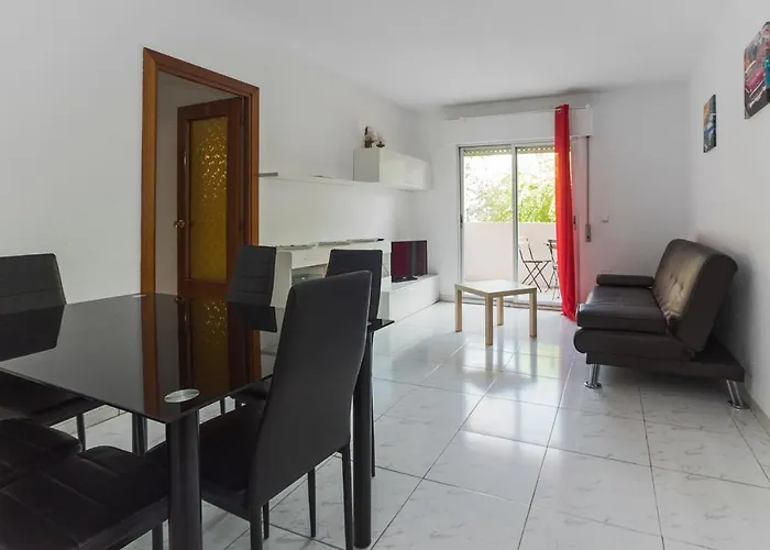 Apartamento 4 Bed-Sleeps 6-Garden-Balcony-Pets Alcalá de Henares admite animales