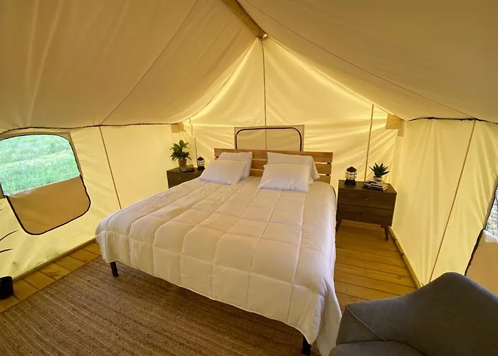 Off Map Glamping Hotel South Haven
