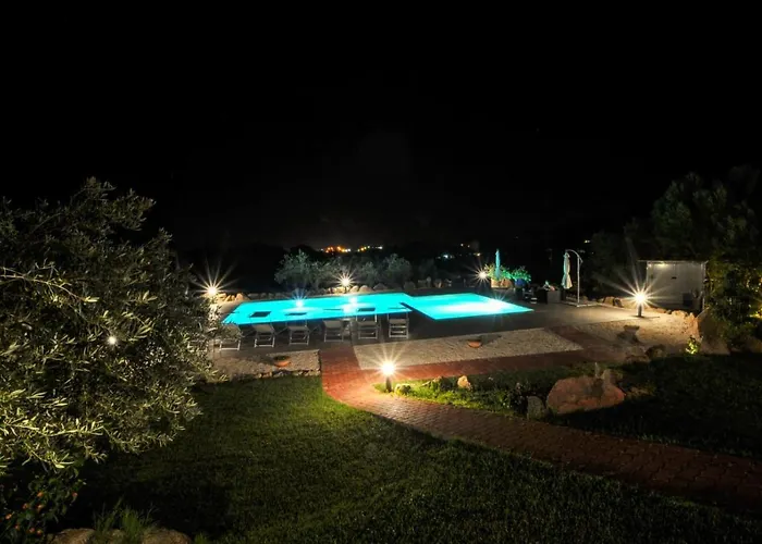 Agriturismo La Rocca Manna San Teodoro  con Piscina