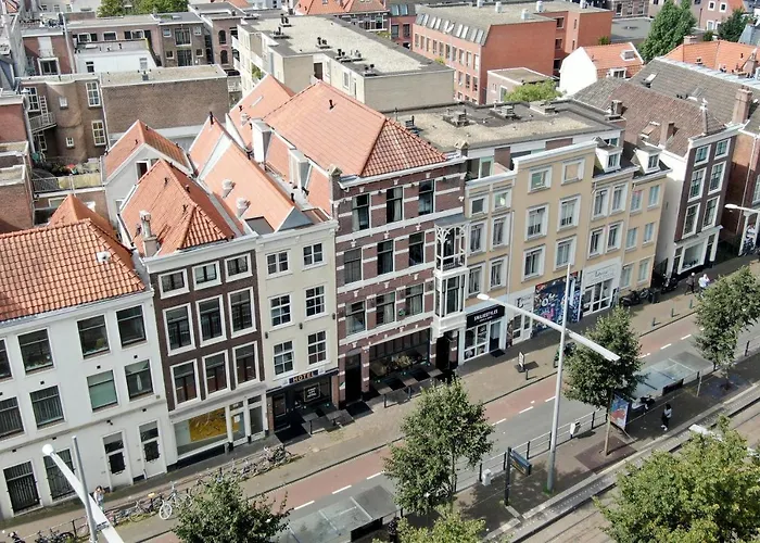 Boutique Hotel First City