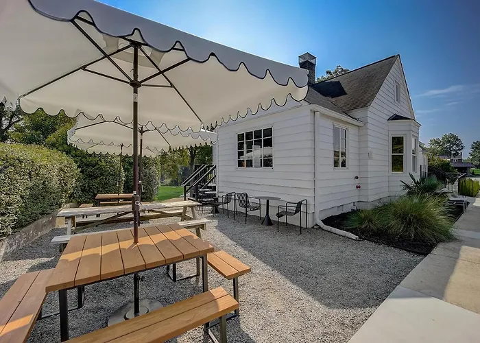 Modal Hostel Greenville