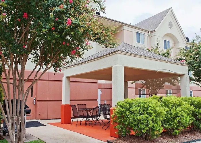 Candlewood Suites By The Galleria
