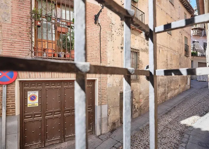 La Casa del Lirón by Toledo AP