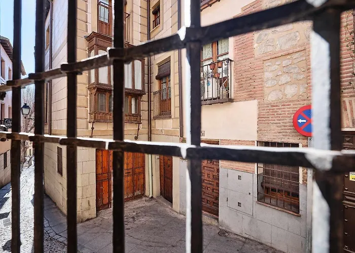 La Casa del Lirón by Toledo AP