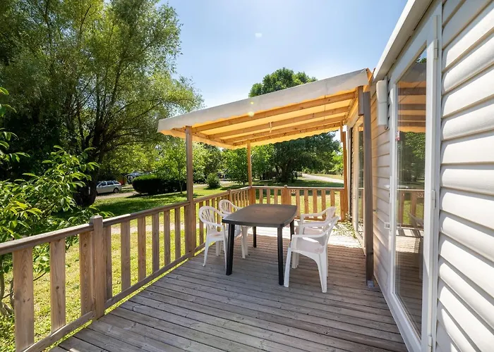 Hotel Camping Le Lac Bleu à Châtillon-en-Diois acceptant les animaux
