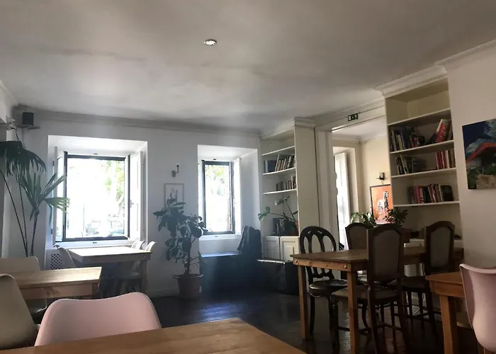 Oasis Backpackers' Hostel Lisbon Cowork & Coliving