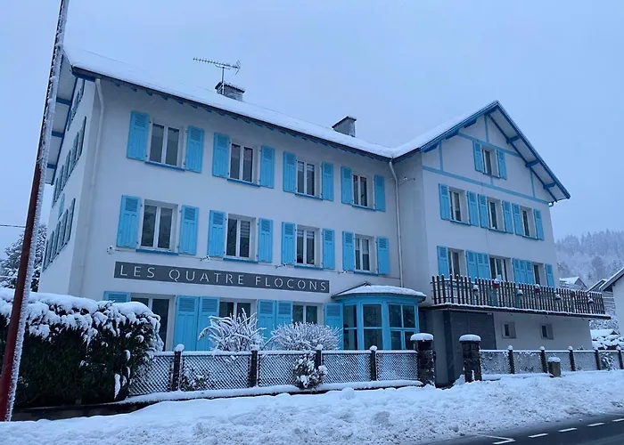 Les 4 flocons, Gerardmer centre, à 100m du lac, avec PISCINE , wifi, parking, jardin