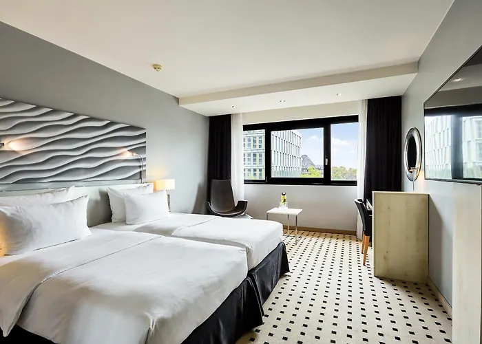 Radisson Blu Conference Hotel, Düsseldorf Mit Golfplatz