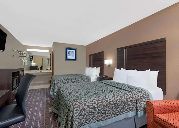 Days Inn By Wyndham Maumee/Toledo