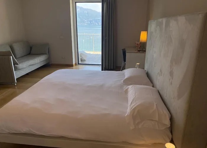 Hotel Baia dei Pini Torri Del Benaco che accetta animali