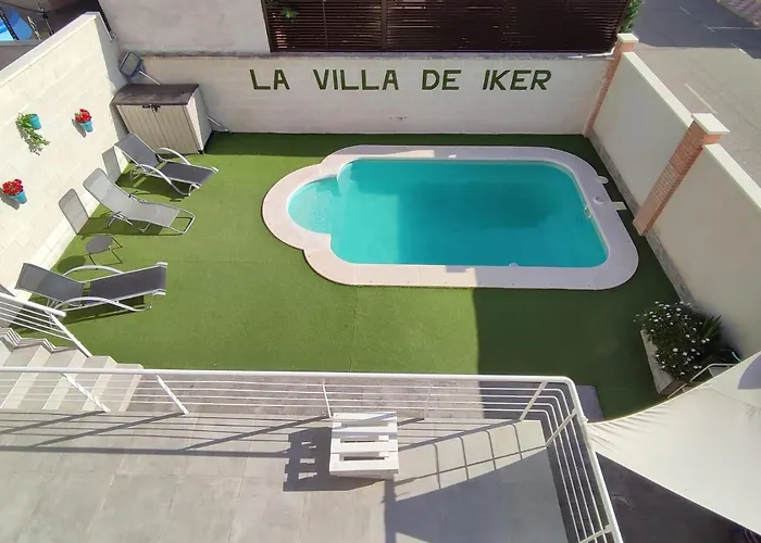 La Villa de Iker con Chimenea y a 10 mint de Puy du Fou Argés