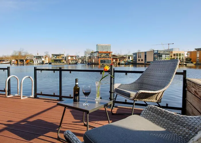 Houseboat Studio With Canalview And Free Bikes Amsterdam