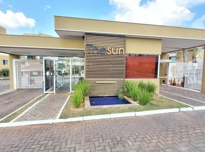 THE SUN RESORT, SHTN TRECHO 2, ENXOVAL DE CAMA E BANHO, PISCINA AQUECIDA, VAGA DE GARAGEM, ACADEMIA, LAVANDERIA, CONVENIÊNCIA 24h, WI-FI, SMART TV, QUADRA DE AREIA, RECEPÇÃO 24h BY REI DOS FLATS Brasília