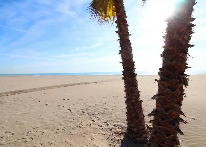 Global Properties, Adosado en la playa de Canet d'en Berenguer