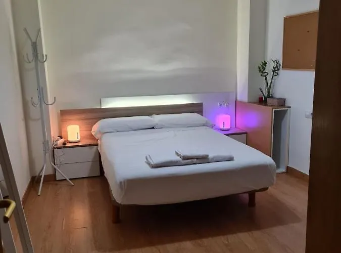 Habitación con baño privado- En casa familiar Beatriz Valencia