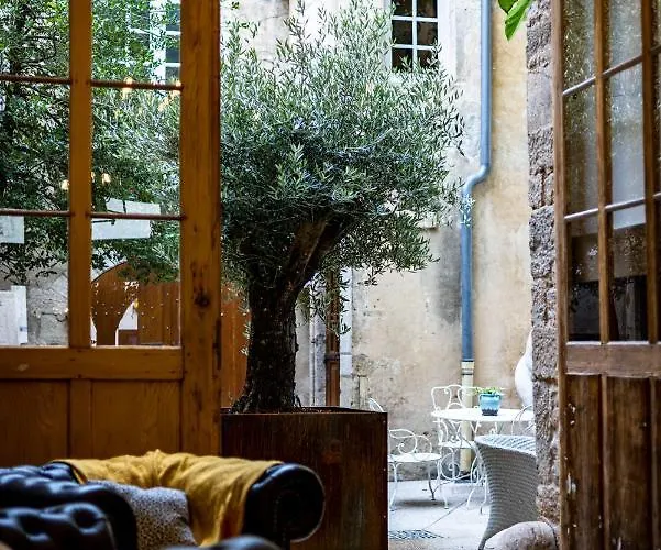 Les Remparts Hotels Et Demeures Historiques