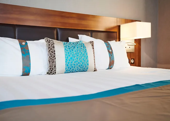 Holiday Inn Nice By Ihg Mit Golfplatz