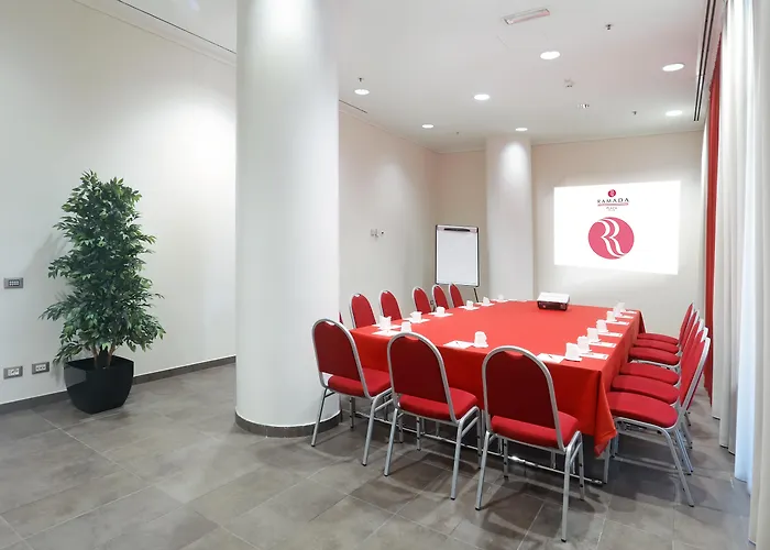 Hotel Ramada Plaza By Wyndham Milano Avec Terrain de Golf
