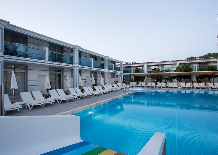 Sun Club Side Hotel