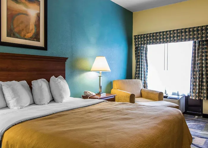 Quality Inn & Suites Memphis East With Golf Course