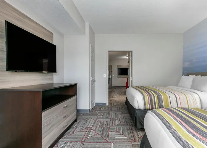 Clarion Pointe Columbus-Bradley Park Hotel