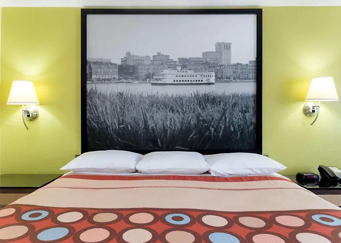 Pet friendly Super 8 By Wyndham Brunswick/St Simons Island Area Hotel
