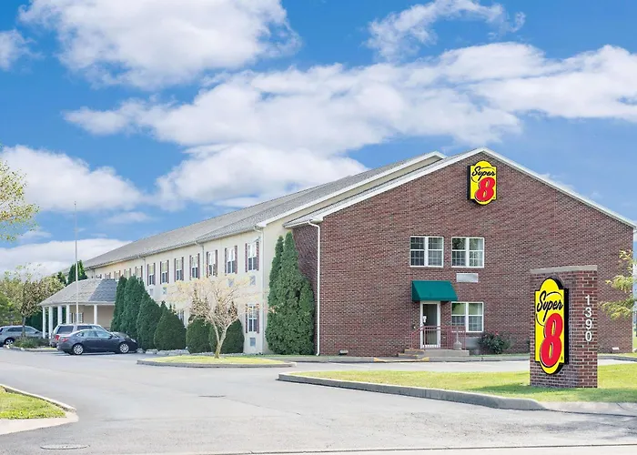 Super 8 By Wyndham Maumee Perrysburg Toledo Area Motel