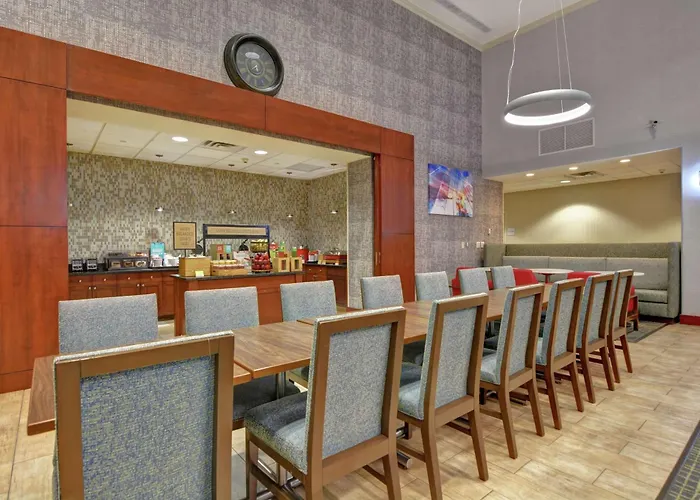 Hampton Inn & Suites Newark-Harrison-Riverwalk