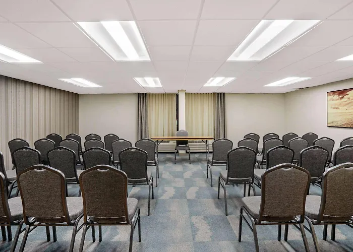 La Quinta Inn & Suites By Wyndham Columbus Ms