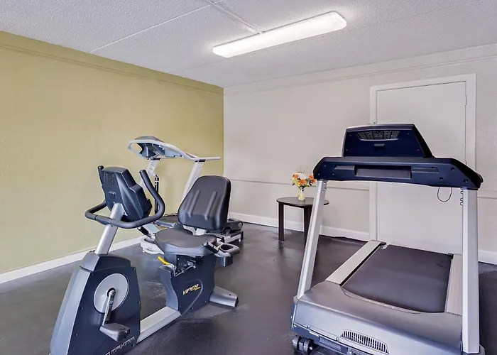 Baymont By Wyndham Jacksonville Orange Park With Golf Course