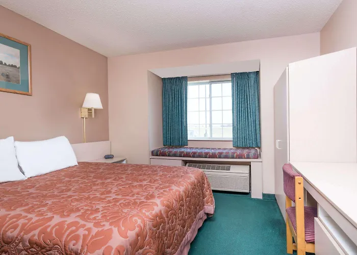 Super 8 By Wyndham Fargo Airport Hotel