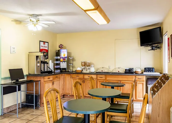 Econo Lodge East Staunton