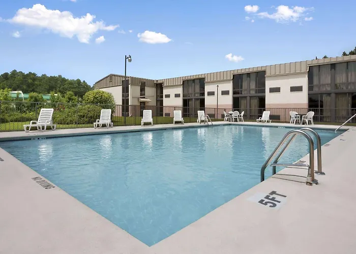 Days Inn By Wyndham Fayetteville-South/I-95 Exit 49