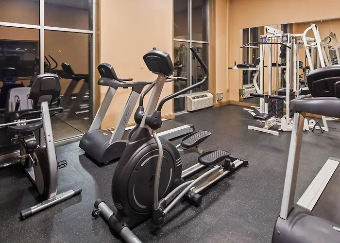 Best Western Crossroads Of The Bluffs Council Bluffs With Golf Course