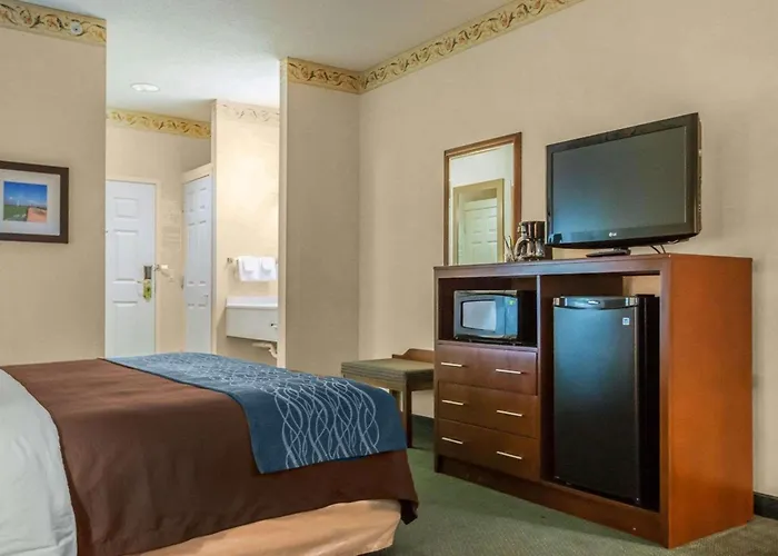 Quality Inn & Suites Dixon Near I-88