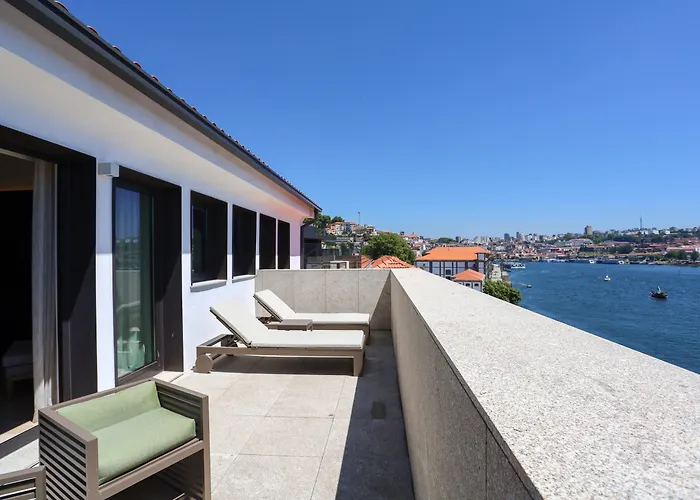 Boutique Neya Porto Hotel