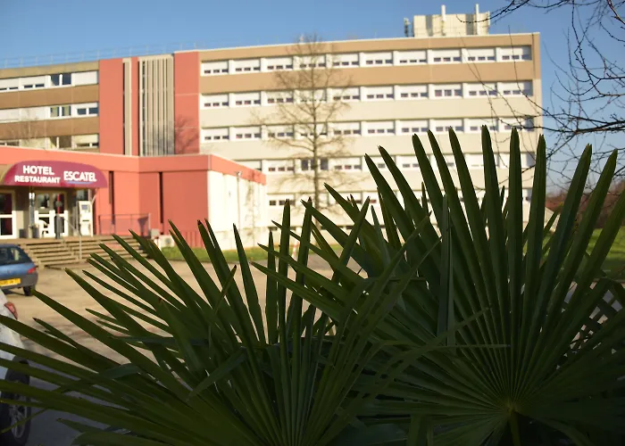 Cit'Hotel Escatel Mâcon met golfbaan