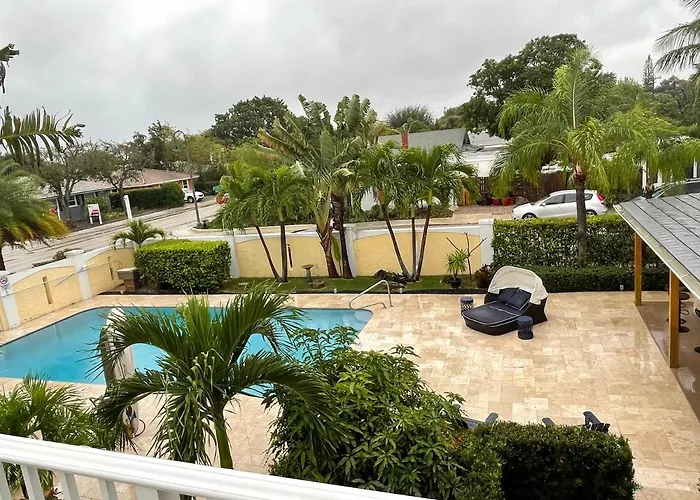 Capri Inn & Apartments