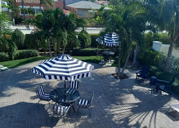 Capri Inn & Apartments