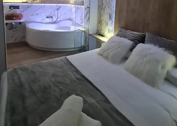 Apartamentos Los Robles Alcala del Jucar