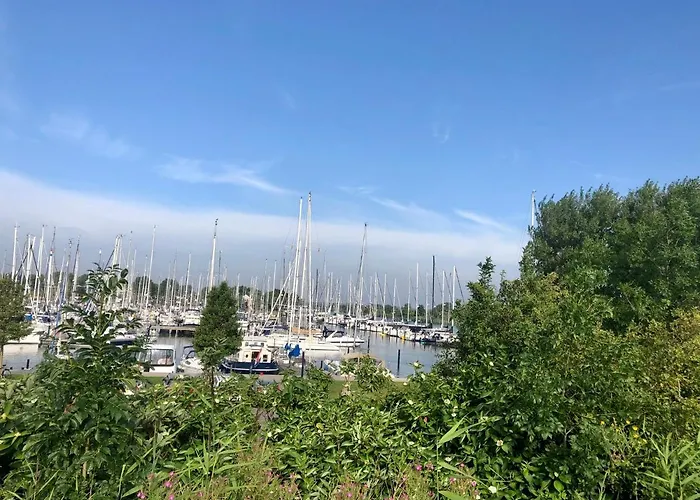 Makkum Beach Resort