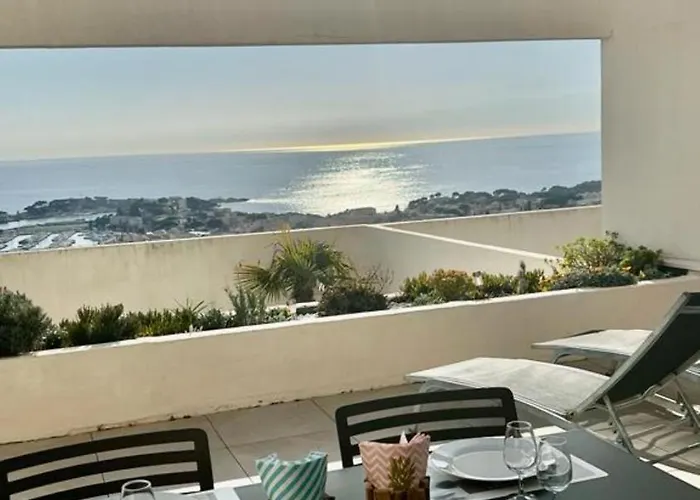 Superbe appartement Vue Mer et Piscine Bandol