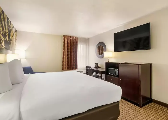 Clarion Pointe Hotel Abingdon