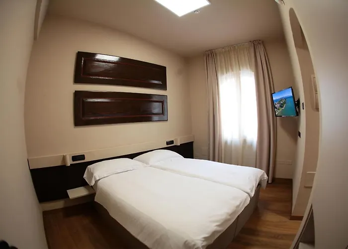 Smeraldo dip Villa Canneto Sirmione